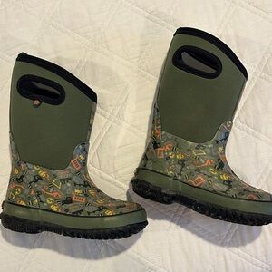 Bogs Kids Truck Boots -gently used in beautiful condition!